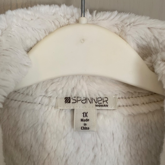 SPANNER Faux Fur Vest - Picture 3 of 8